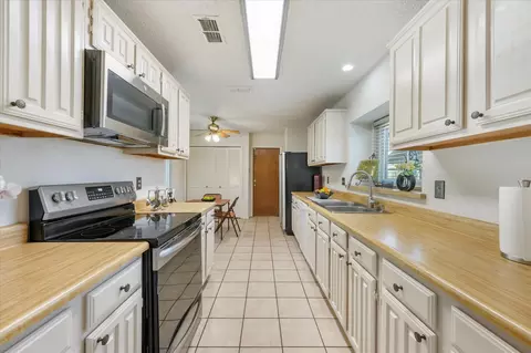 Kitchen - 202 Springridge Ln, Euless, TX 76039 photo 1 of 2
