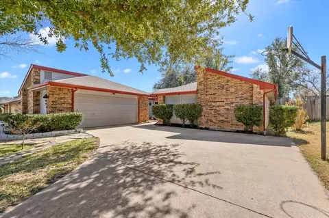 202 Springridge Ln, Euless, TX 76039