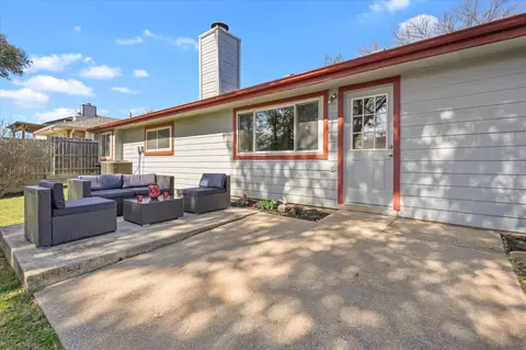 Exterior - 202 Springridge Ln, Euless, TX 76039 photo 3 of 6