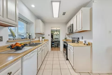 Kitchen - 202 Springridge Ln, Euless, TX 76039 photo 2 of 2