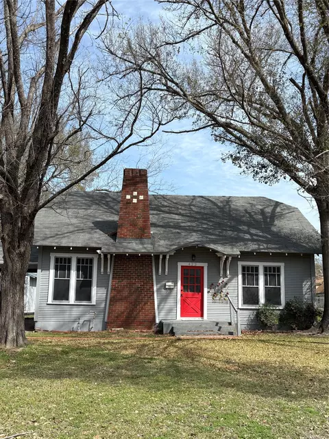 423 E Navasota St, Groesbeck, TX 76642