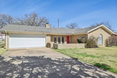 2313 Gettysburg Pl, Bedford, TX 76022