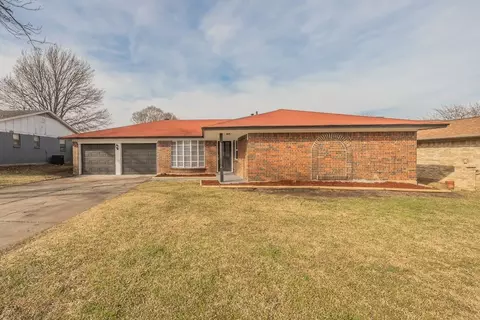 1921 Guinevere St, Arlington, TX 76014