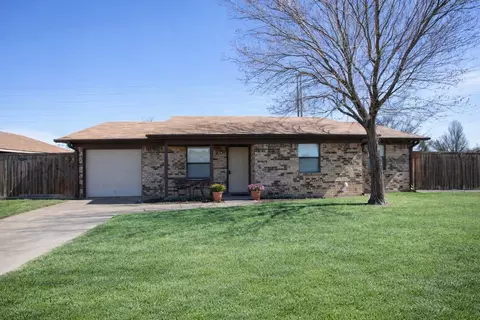 111 Candlestick Dr, Graham, TX 76450