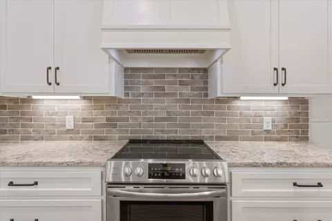 Kitchen - 800 Forward Pass Dr, Hewitt, TX 76643 photo 2 of 2