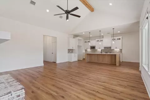 Living - 800 Forward Pass Dr, Hewitt, TX 76643 photo 4 of 5