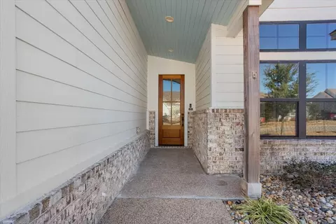 Entry Way - 800 Forward Pass Dr, Hewitt, TX 76643 photo 1 of 4