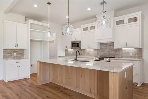 Kitchen - 800 Forward Pass Dr, Hewitt, TX 76643 photo 1 of 2