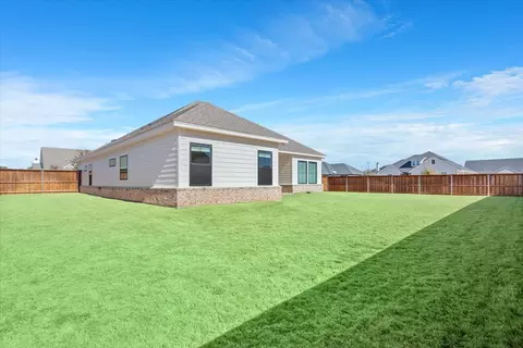 Exterior - 800 Forward Pass Dr, Hewitt, TX 76643 photo 2 of 5