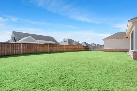 Exterior - 800 Forward Pass Dr, Hewitt, TX 76643 photo 4 of 5
