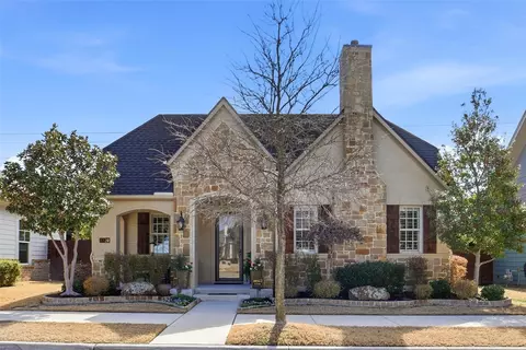 8820 Vermillion St, North Richland Hills, TX 76180