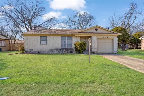 509 Lipscomb St, Bonham, TX 75418
