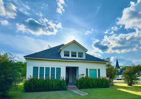300 S Oak St, Lorena, TX 76655
