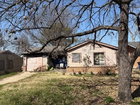 1218 Joly St, Ennis, TX 75119