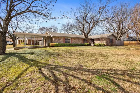 1308 Raborn St, Bowie, TX 76230