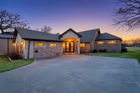 5014 Largo Dr, Granbury, TX 76049