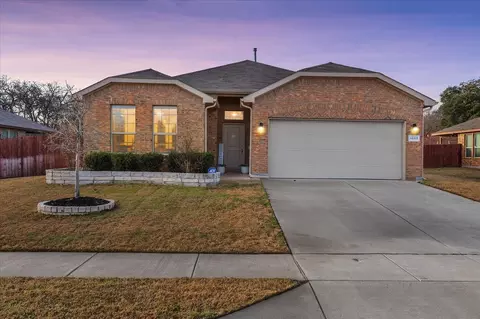 1080 Mooring Dr, Azle, TX 76020