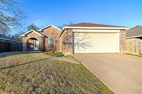 4545 Forest Glen Dr, Forest Hill, TX 76119