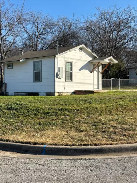 418 Hallvale Dr, White Settlement, TX 76108
