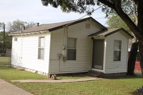 415 Hallvale Dr, White Settlement, TX 76108