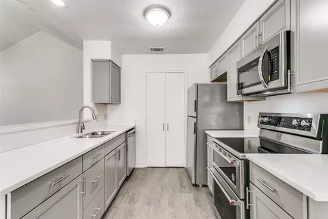 2121 Stone Moss Ln, Grapevine, TX 76051