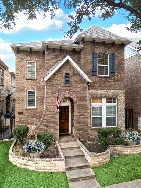 225 Buckingham Ave, Euless, TX 76040