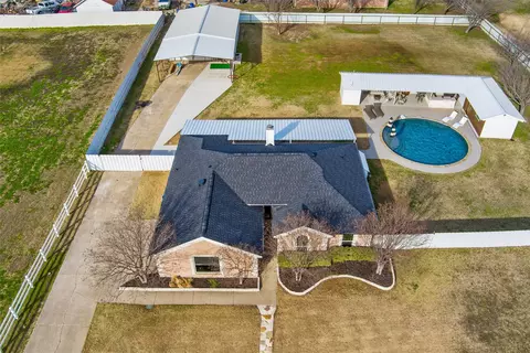 9400 Simbra Ln, Crowley, TX 76036