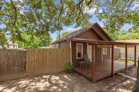 606 N Needmore St, Athens, TX 75751