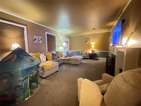 Living - 204 E And West St, Minden, LA 71055 photo 2 of 3
