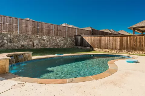 4742 Crestwood Dr, Haltom City, TX 76137
