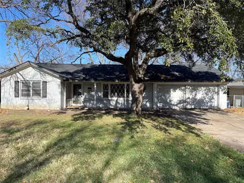 5808 Wales Ave, Fort Worth, TX 76133