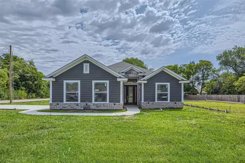 2940 Henry Rd, Lancaster, TX 75134