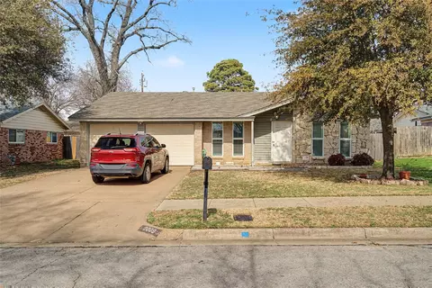 2009 Charleston Dr, Bedford, TX 76022