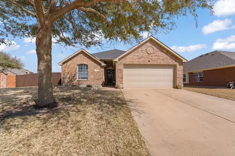 1144 Hearthstone Dr, Burleson, TX 76028