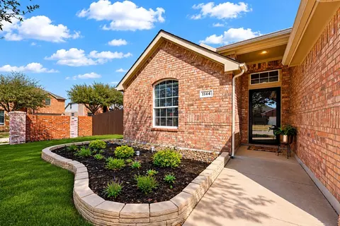 1144 Hearthstone Dr, Burleson, TX 76028