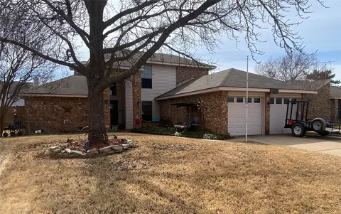 2629 Fairmont Dr, Grand Prairie, TX 75052