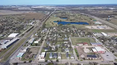 205 E 5th St, Ferris, TX 75125 photo 2
