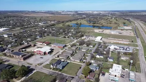 413 E 5th St, Ferris, TX 75125 photo 3