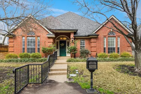 2848 Oakbriar Trl, Fort Worth, TX 76109