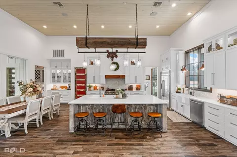Kitchen - 5296 Linton Cutoff Rd, Benton, LA 71006 photo 2 of 5