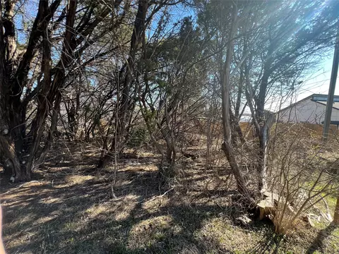 915 Colorado River Dr, Granbury, TX 76048