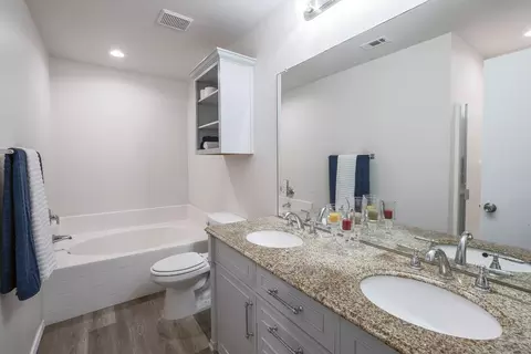 Bath - 135 Jackson Dr, Terrell, TX 75160 photo 1 of 2