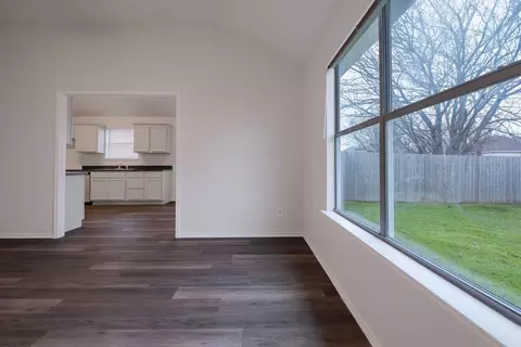 Living - 135 Jackson Dr, Terrell, TX 75160 photo 3 of 4