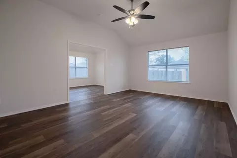 Living - 135 Jackson Dr, Terrell, TX 75160 photo 4 of 4