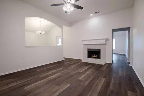 Living - 135 Jackson Dr, Terrell, TX 75160 photo 1 of 4