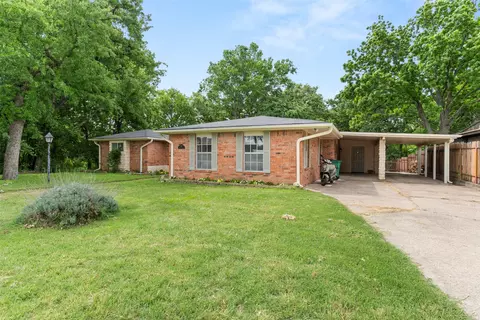 1010 Nina St, Bowie, TX 76230