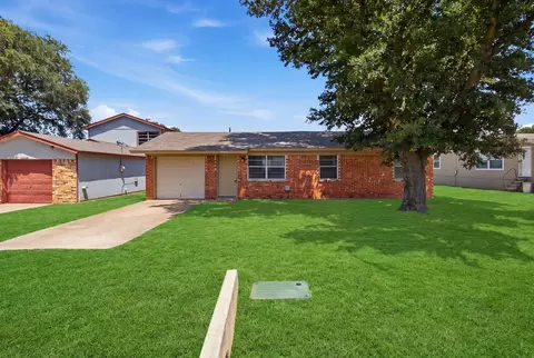1848 Coral Rd, Pelican Bay, TX 76020