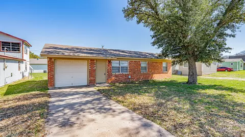 1848 Coral Rd, Pelican Bay, TX 76020