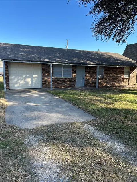 1836 Coral Rd, Pelican Bay, TX 76020