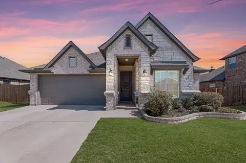 204 Magnolia Dr, Azle, TX 76020